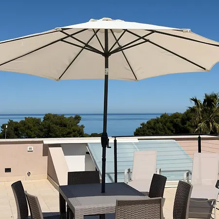 Luxekey Ettore House *